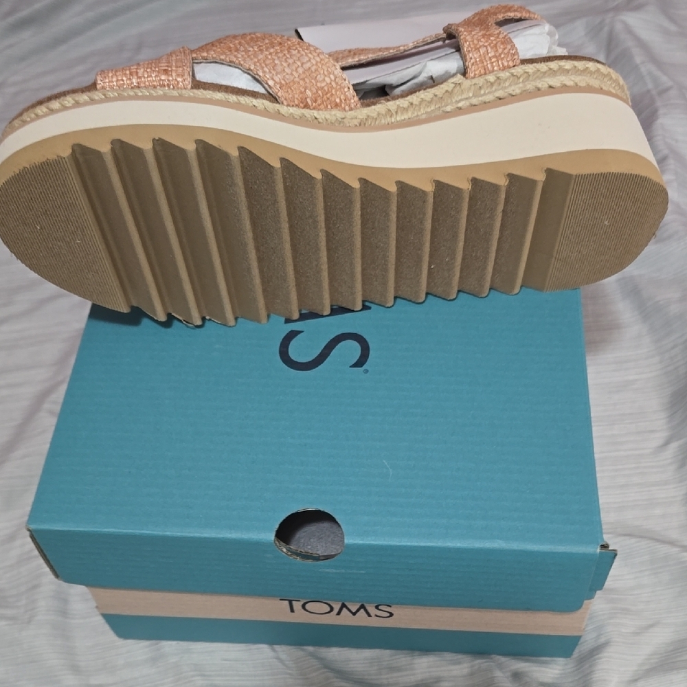 Toms Women's Tan Platform Sandals - Picture 5 of 5